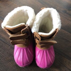 Barely worn snow/rain boots baby girl size 6